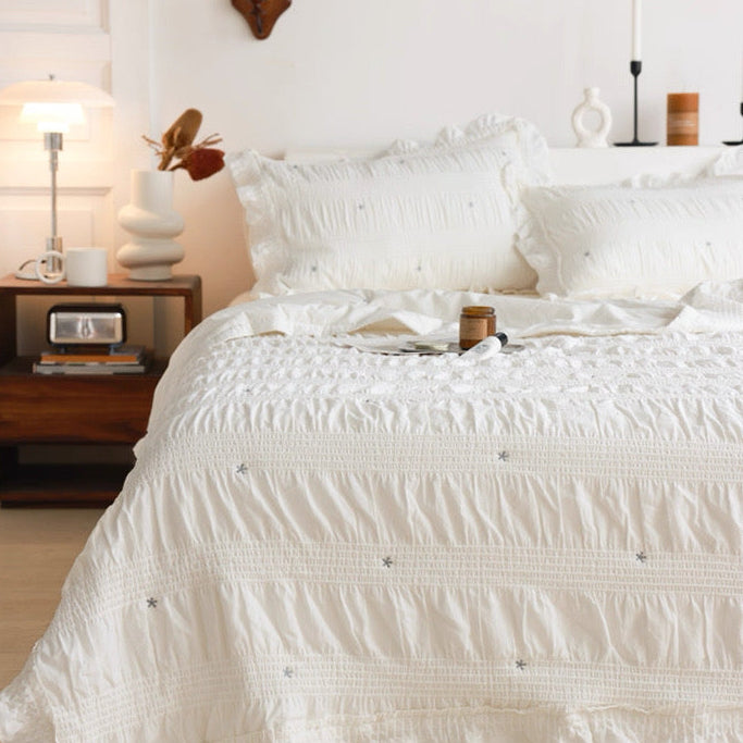Holly Seersucker Allergofree™ Comforter