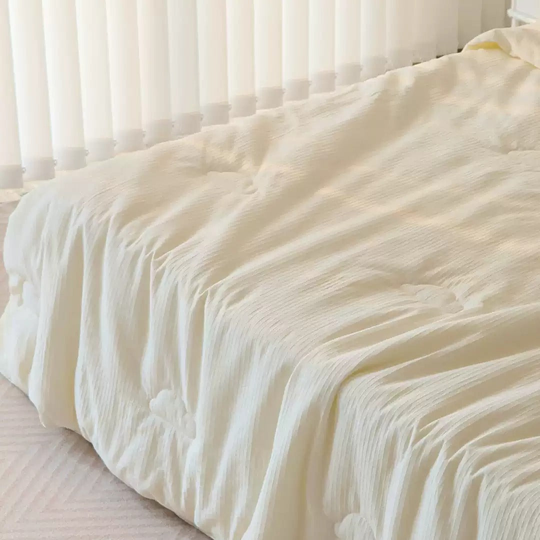 Milk Top FeatherCool™ Allergy-Free Comforter